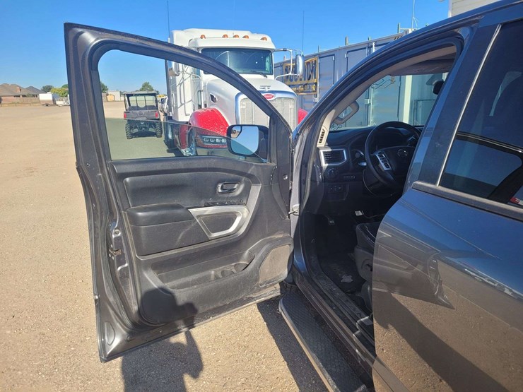 2017-nissan-titan-image-12