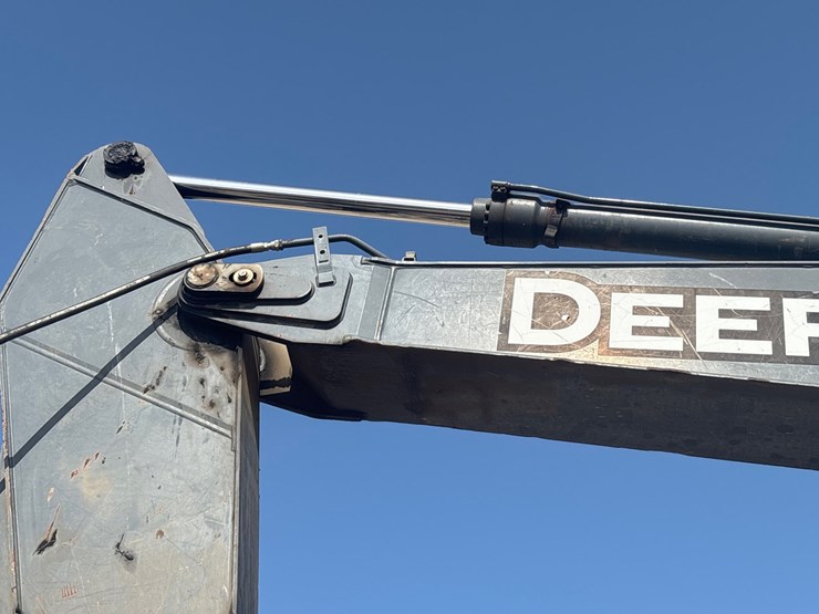 2010-deere-240d-lc-image-9