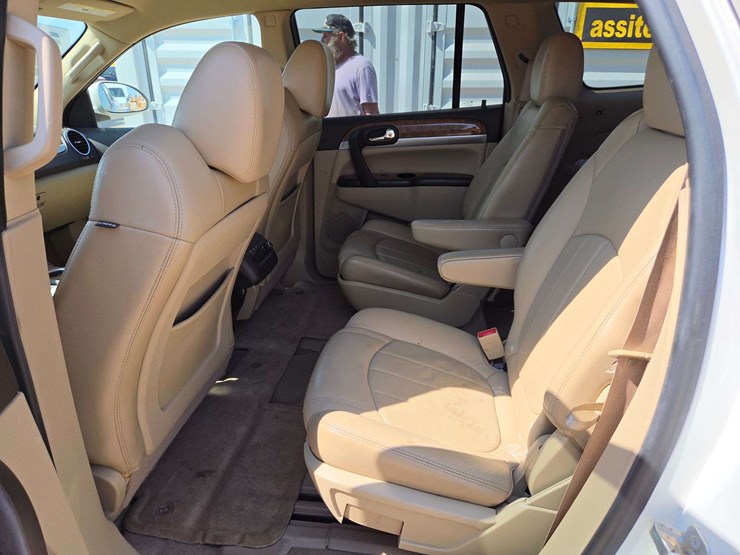 2011-buick-enclave-cxl-image-12