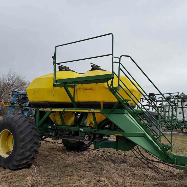 JOHN DEERE 1900