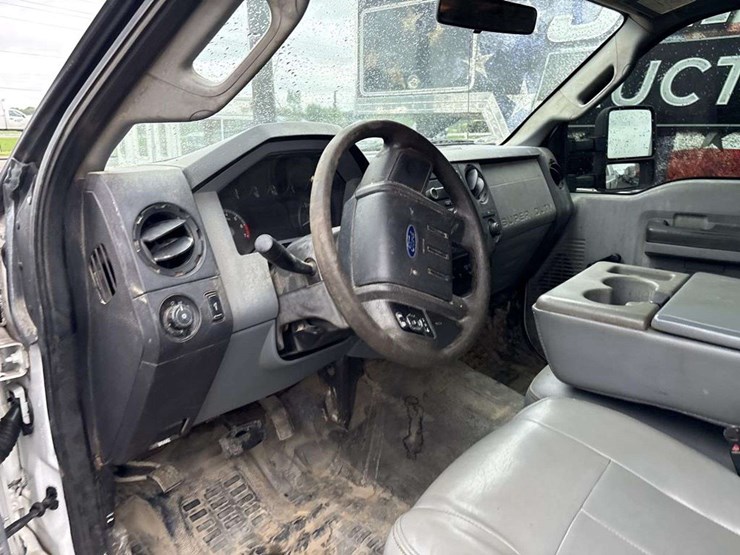 2011-ford-f350-image-22