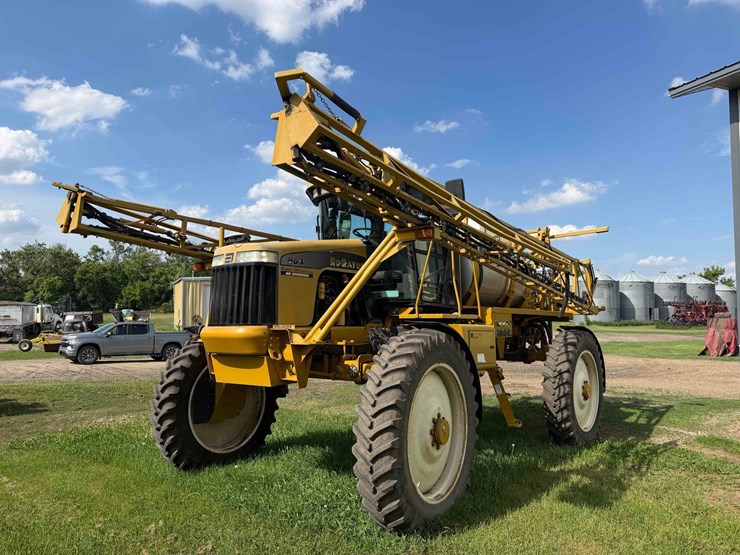 rogator-864-sprayer-image-1