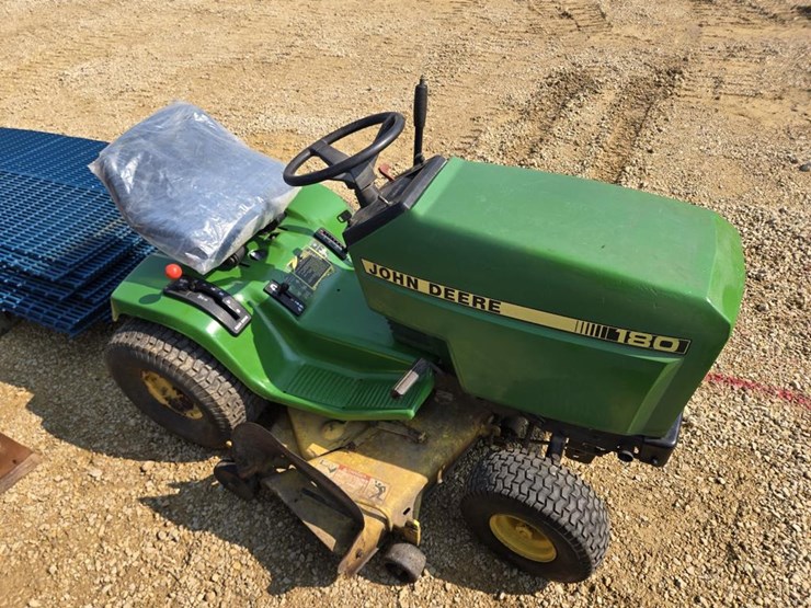 john-deere-180-image-5