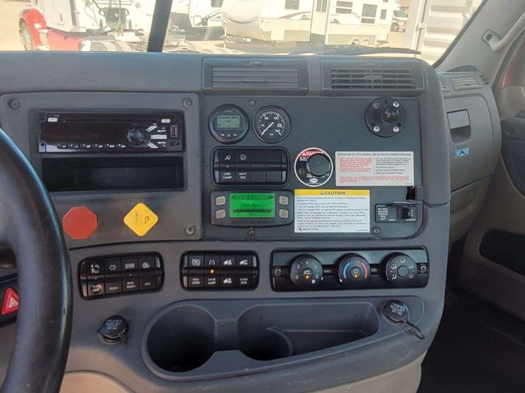 2019-freightliner-cascadia-113-image-15