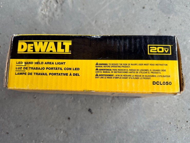 #2018-•-dewalt-20v-led-handheld-area-light-image-13
