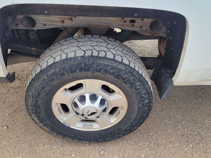 2016-chevrolet-silverado-2500-lt-image-2