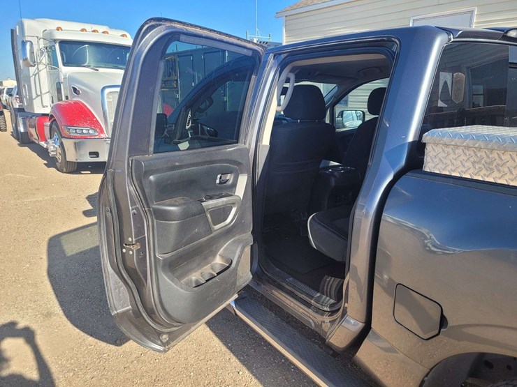 2017-nissan-titan-image-10