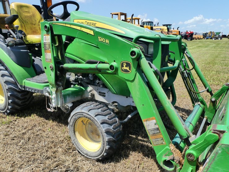 2018-john-deere-1025r-image-11
