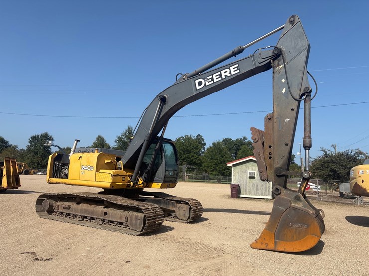 2010-deere-240d-lc-image-5