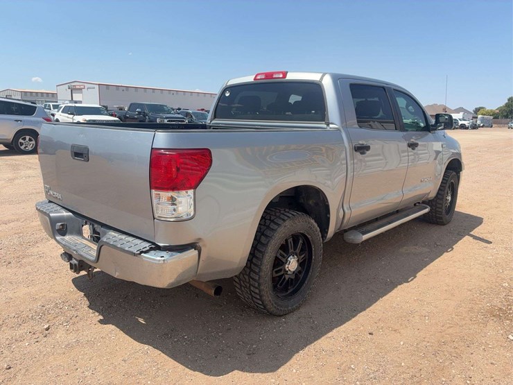 2010-toyota-tundra-image-3