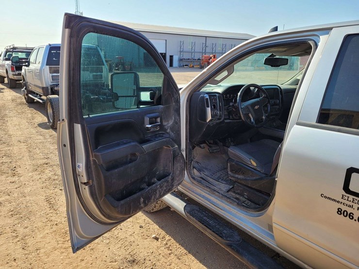 2017-chevrolet-silverado-2500-lt-image-13