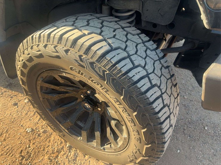 2015-jeep-wrangler-unlimited-sahara-image-19