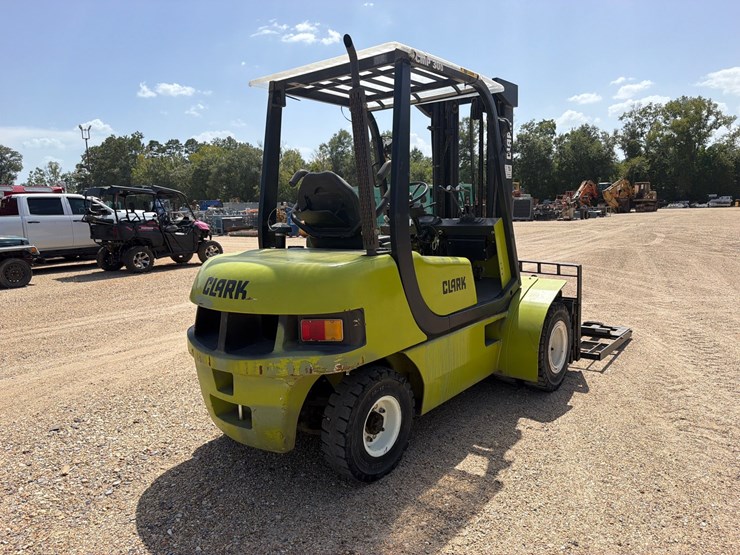 #2073-•-clark-forklift-image-4