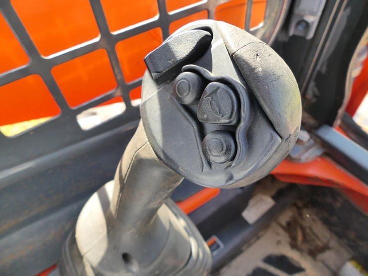 kubota-ssv75-image-16