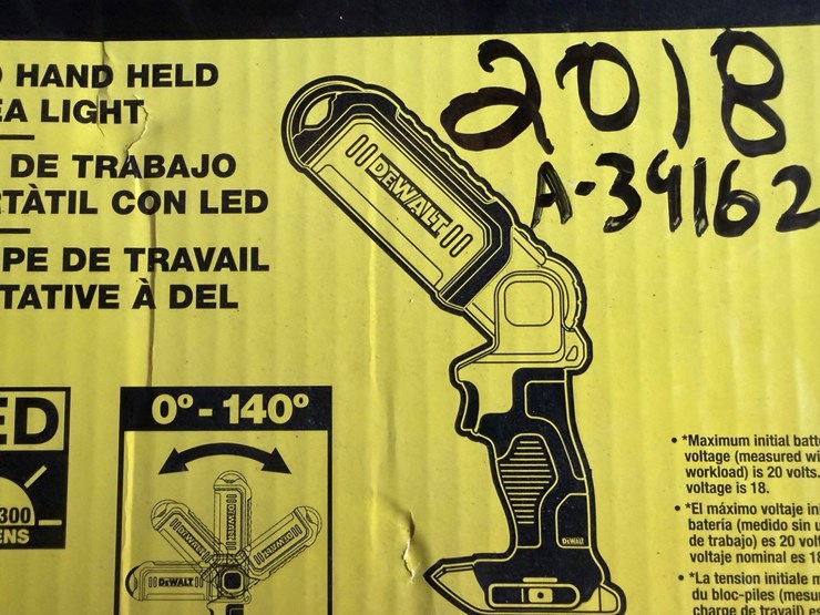 #2018-•-dewalt-20v-led-handheld-area-light-image-4