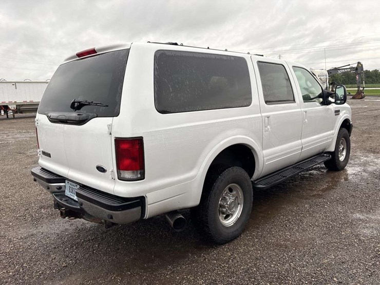 2001-ford-excursion-image-3