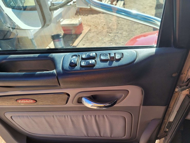 2014-peterbilt-386-image-13