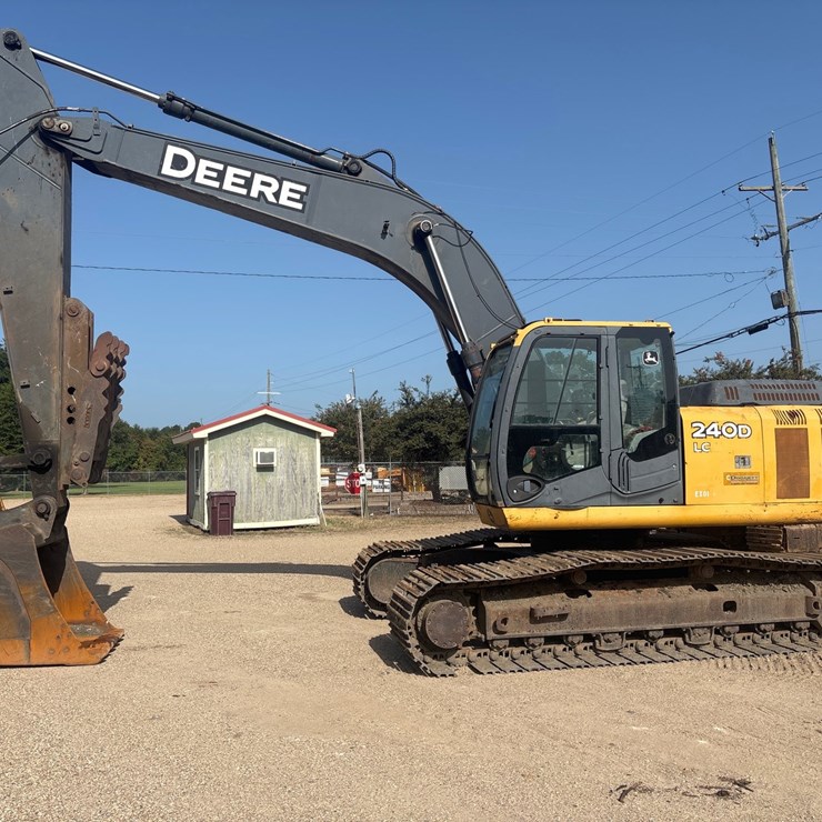 2010 DEERE 240D LC