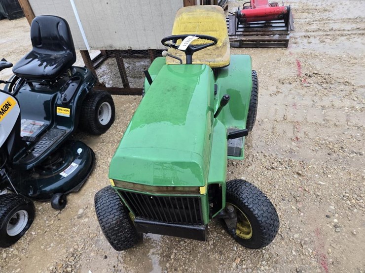 john-deere-210-image-2