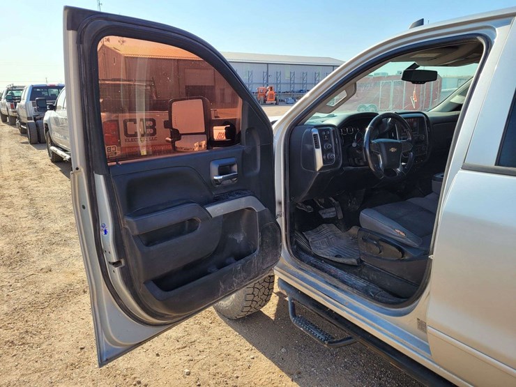 2017-chevrolet-silverado-2500-lt-image-12