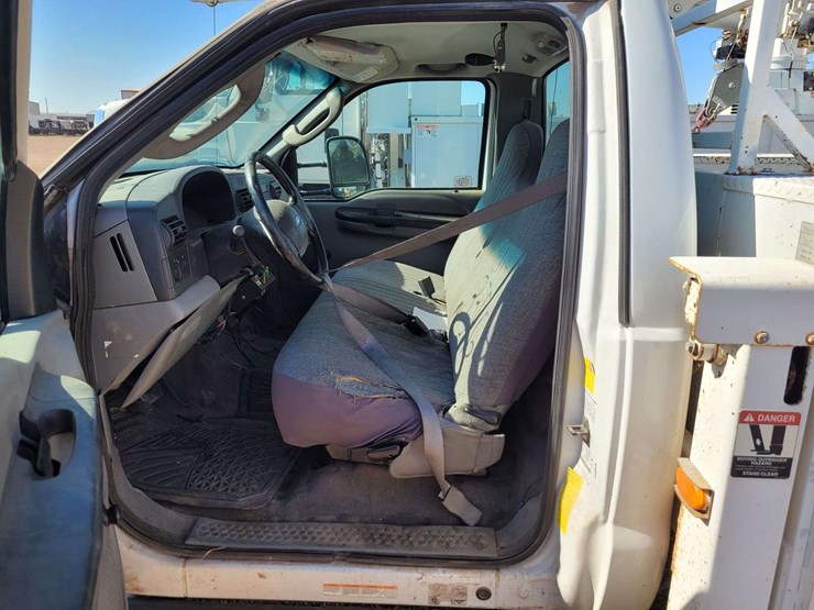 2006-ford-f550-image-19