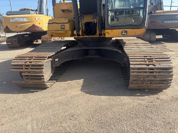 2010-deere-240d-lc-image-11