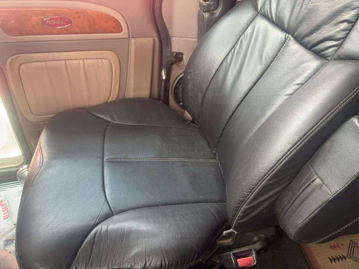 2008-peterbilt-389-image-39