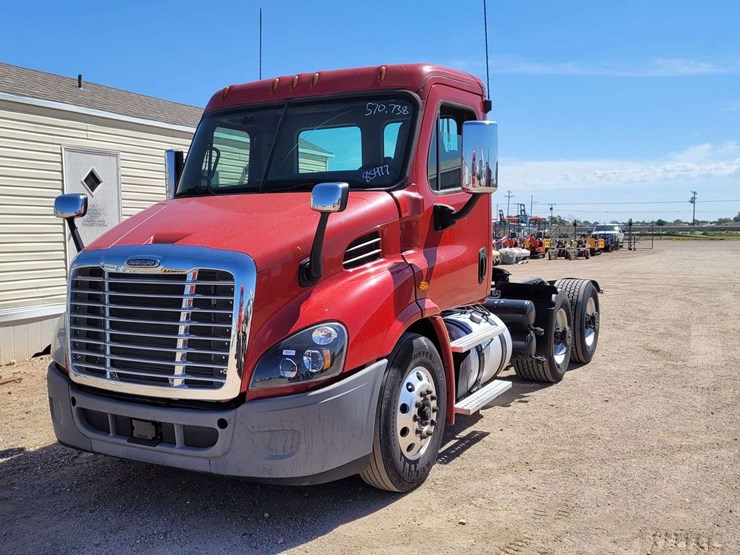 2019-freightliner-cascadia-113-image-1