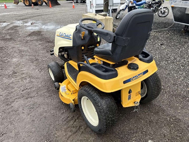cub-cadet-gt2544-image-2
