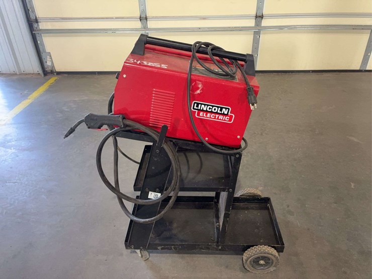 lincoln-electric-handy-core-wire-fees-welder-on-cart-image-3