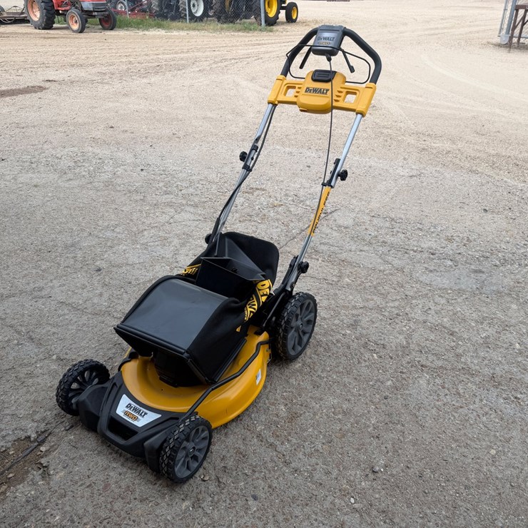 #2005 • DEWALT RWD PUSH MOWER