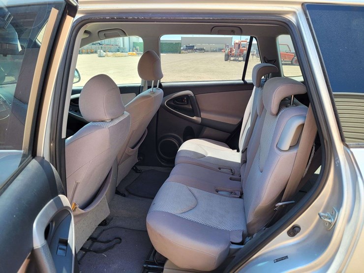 2006-toyota-rav4-image-10
