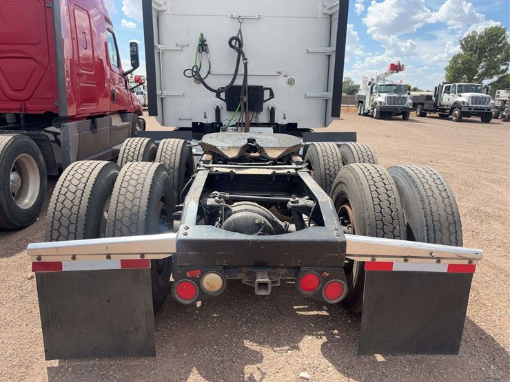 2014-peterbilt-386-image-41