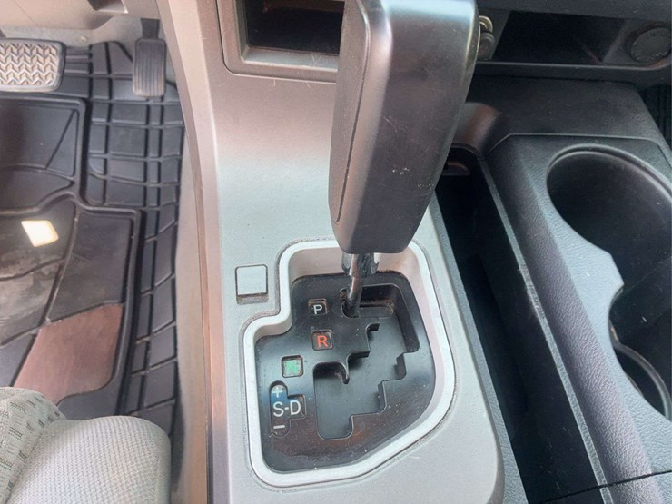 2010-toyota-tundra-image-29