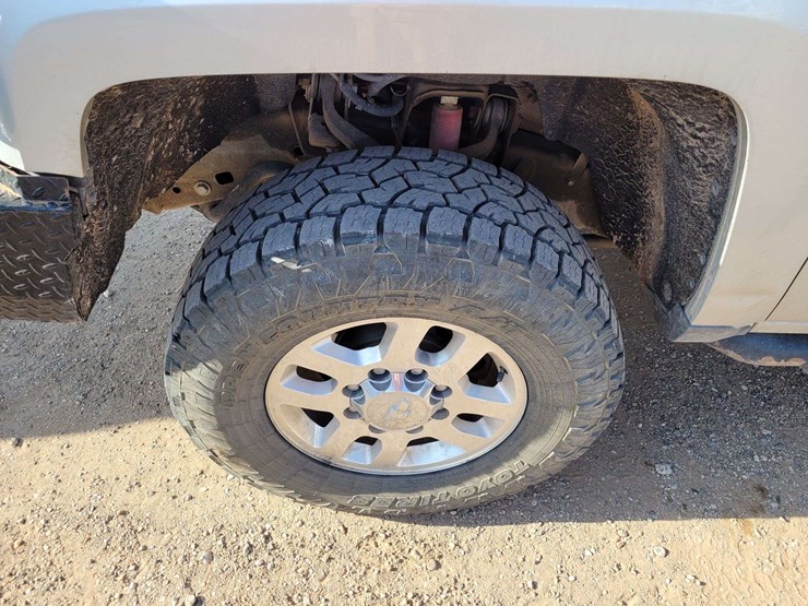 2017-chevrolet-silverado-2500-lt-image-9
