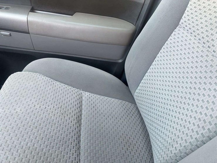 2010-toyota-tundra-image-26