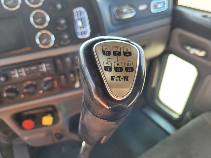 2014-peterbilt-386-image-18