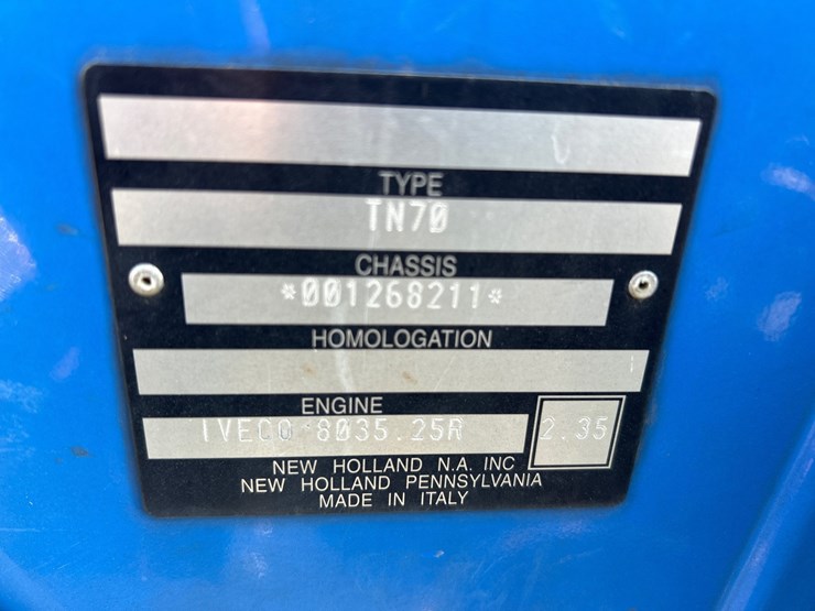 new-holland-tn70-image-12