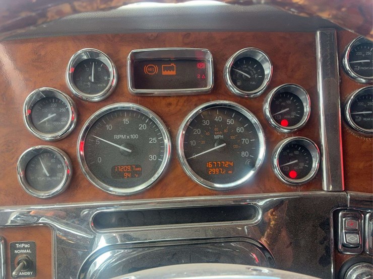 2008-peterbilt-389-image-46