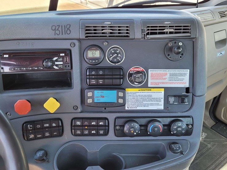 2019-freightliner-cascadia-113-image-14
