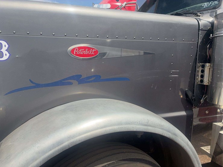 2008-peterbilt-389-image-23