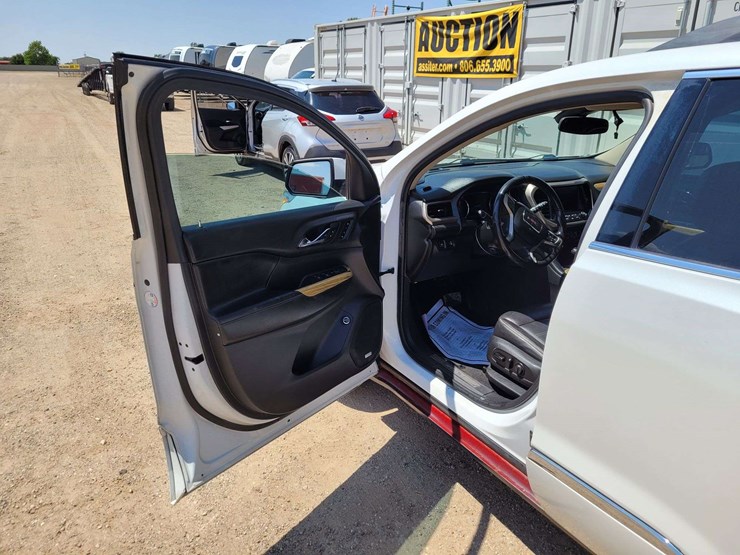 2018-gmc-acadia-denali-image-13