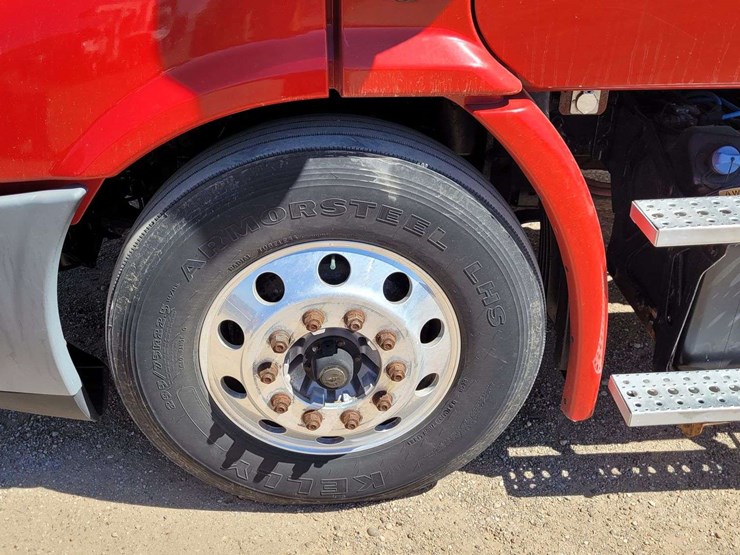 2019-freightliner-cascadia-113-image-10