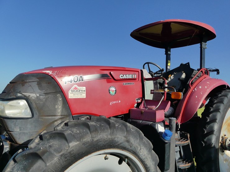 2017-case-ih-farmall-140a-image-9