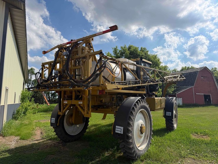 rogator-864-sprayer-image-5