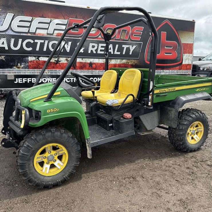 JOHN DEERE GATOR