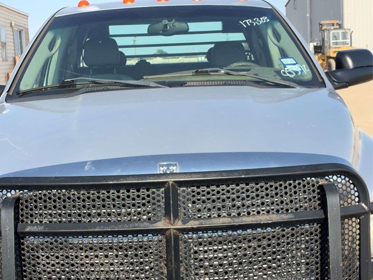 2004-dodge-ram-3500-image-18