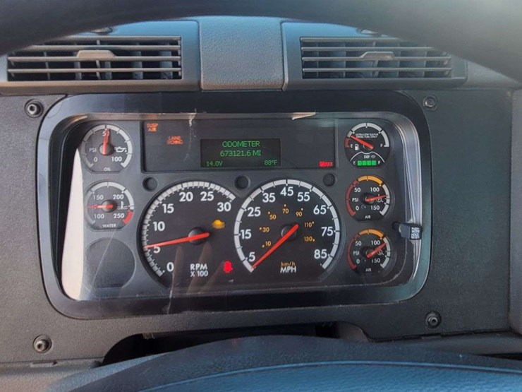 2019-freightliner-cascadia-113-image-17