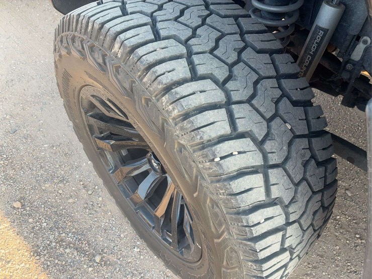 2015-jeep-wrangler-unlimited-sahara-image-18