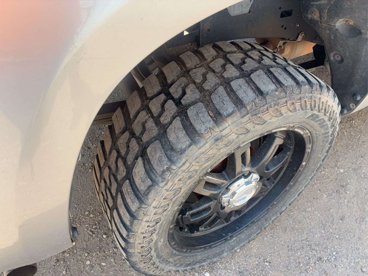 2010-toyota-tundra-image-43